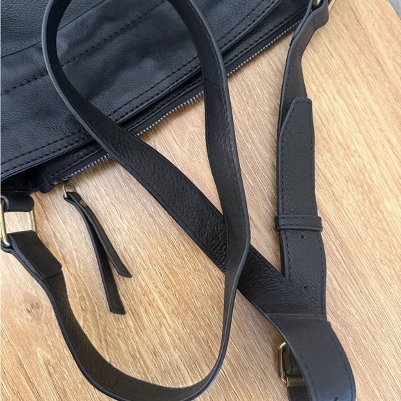 American Leather Co. Black Leather Acorn Double Entry Crossbody bag - Picture 13 of 16